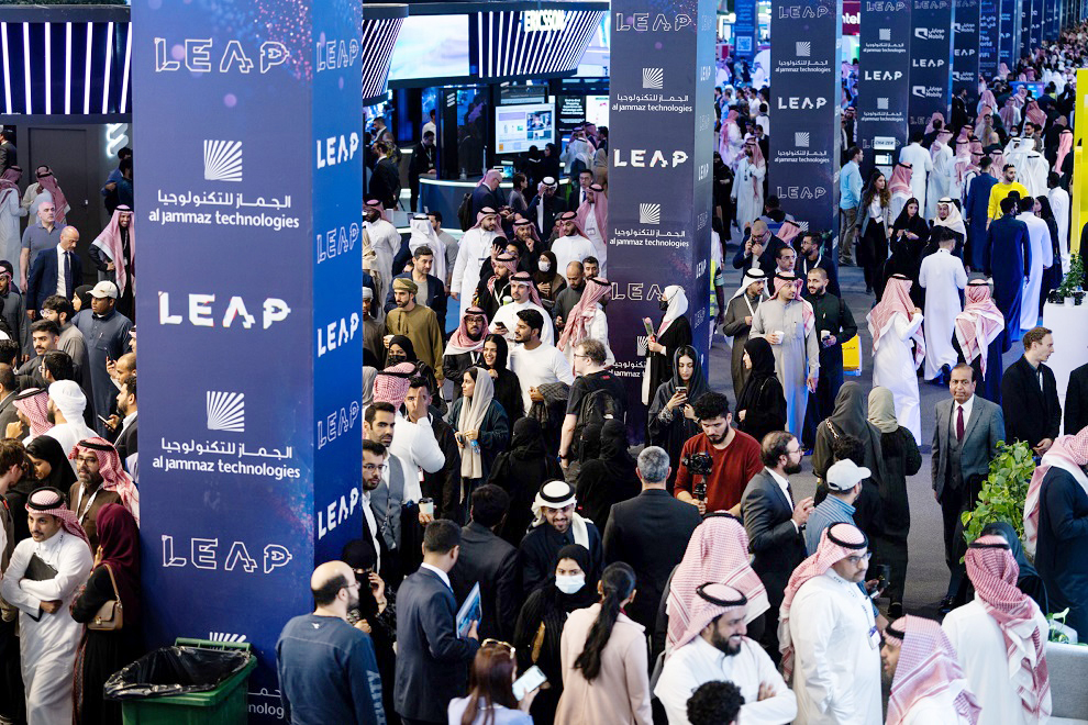 يضم المؤتمر في نسخته هذا العام منصة "ديب فيست" التي تعود مجددا بالشراكة مع الهيئة السعودية للبيانات والذكاء الاصطناعي "سدايا"