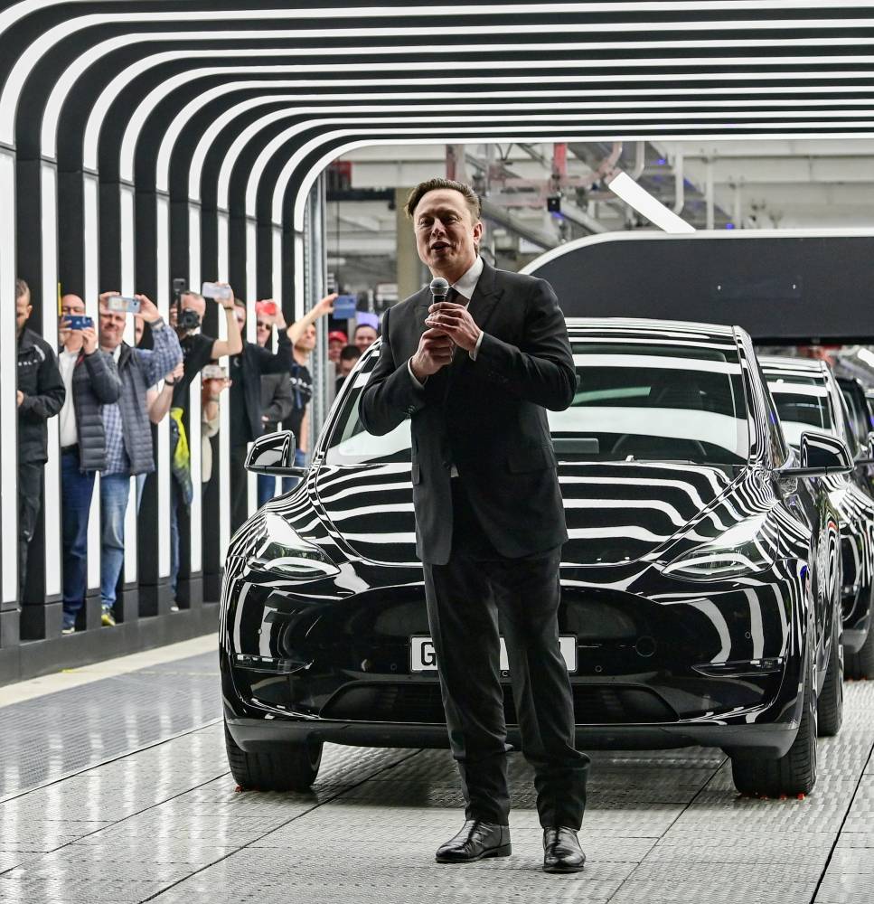 انخفضت ثروة ماسك بأكثر من 30 مليار دولار تراجع سهم Tesla 25 % في الأشهر الأخيرة. "رويترز"