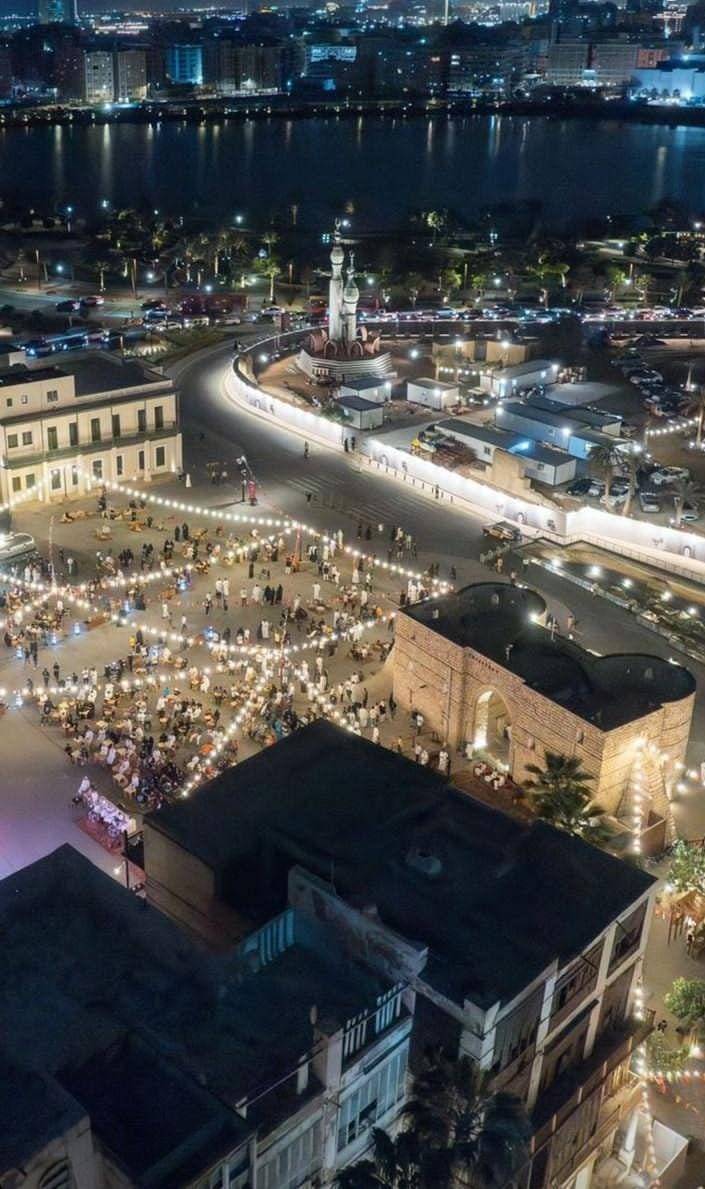 استقطاب شرائح متعددة من السياح من الداخل والخارج نتيجة البرامج السياحية وفعاليات الترفيه.