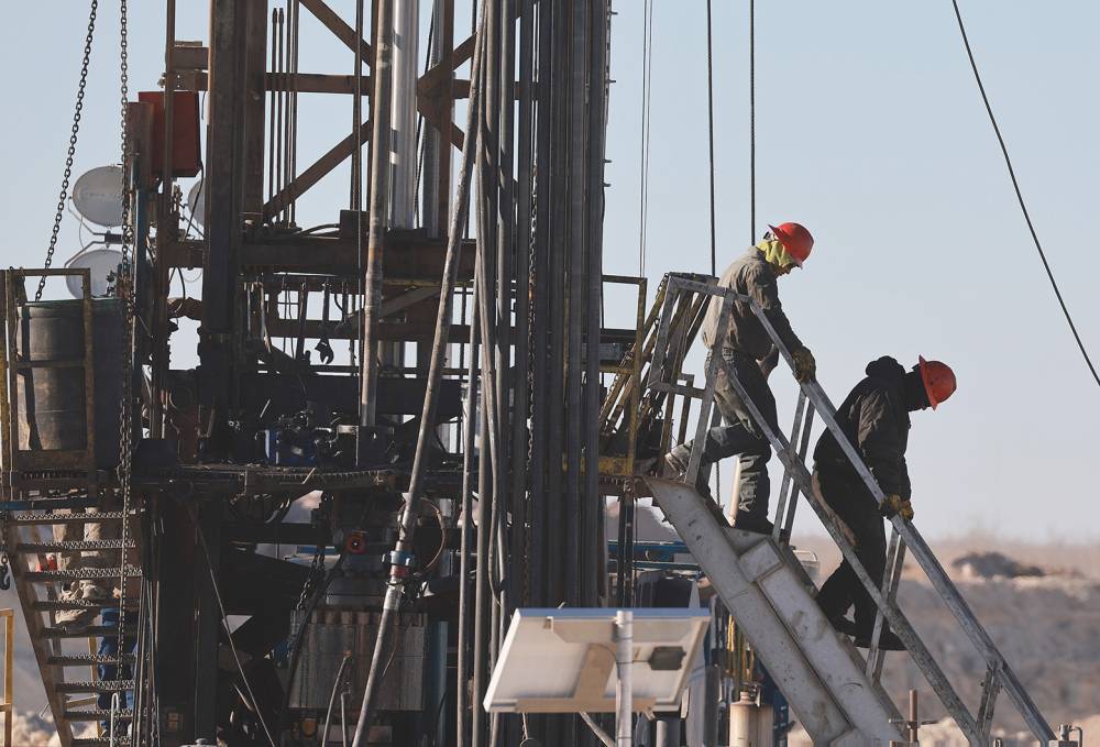 مع ظهور بيانات الطلب الجديدة تستمر أسعار النفط في في الارتفاع منذ بداية العام الجاري. «الفرنسية»