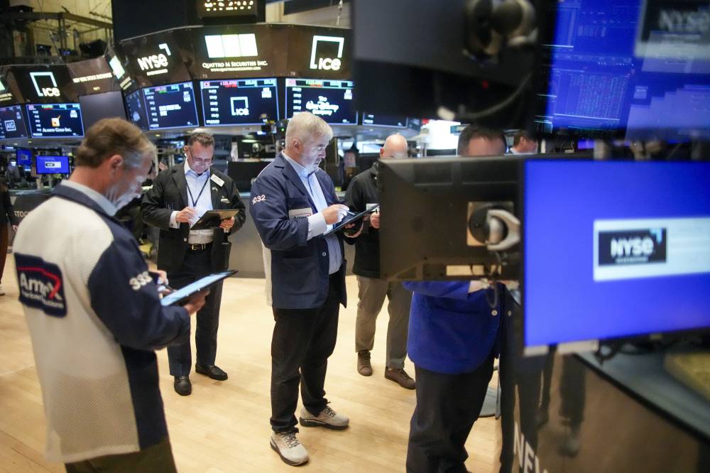 هبط مؤشر ناسداك المجمع بمقدار 2.15 % إلى 15375.26 نقطة عند الافتتاح. "أ . ب"