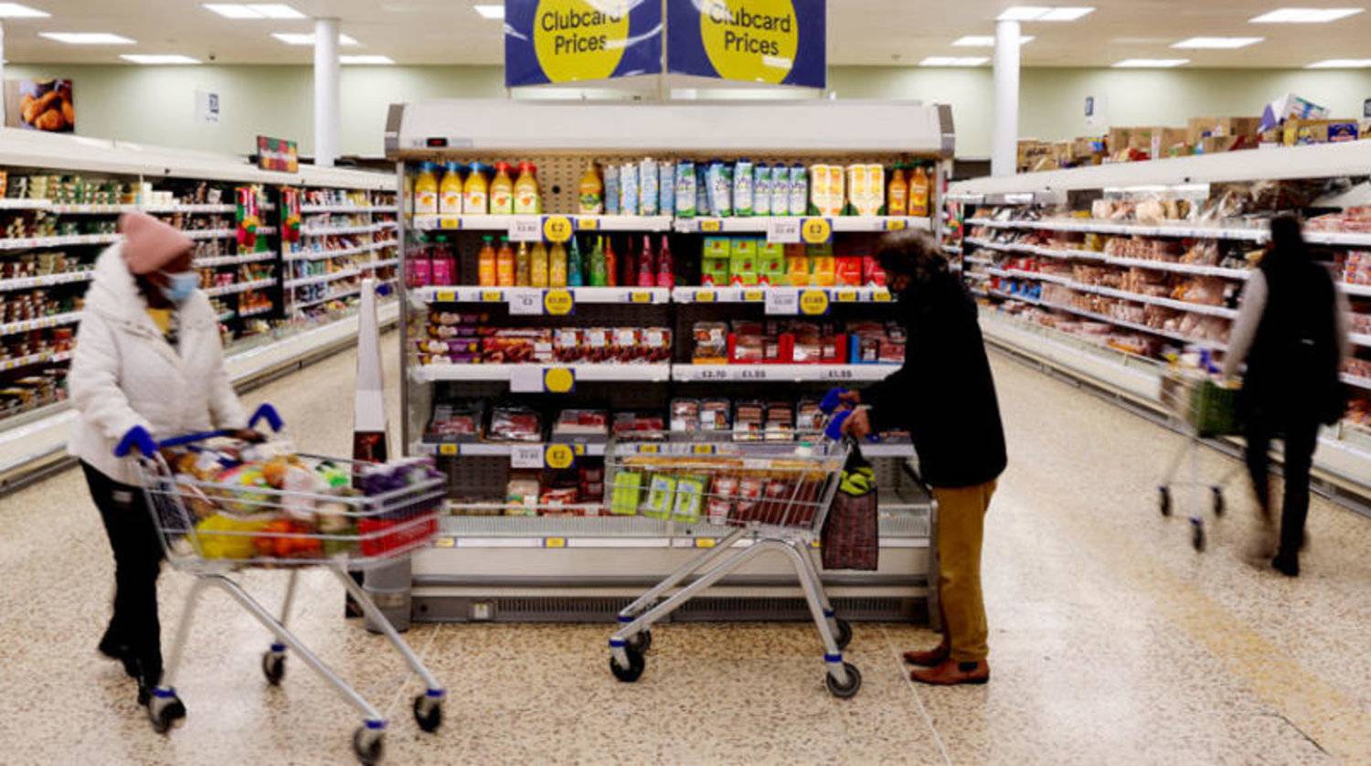 مؤشرات على تعافي الاقتصاد البريطاني من الركود الذي دخل في دائرته العام الماضي.