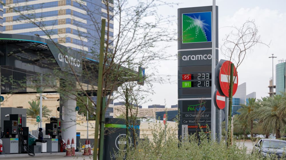   تأمين أجهزة شحن السيارات يكون بعد اعتماد المواصفات الخاصة بها. تصوير: يوسف الدبيسي - الاقتصادية