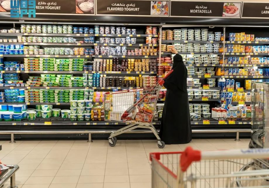 إنفاق تاريخي للمستهلكين في السعودية خلال مارس عند 126.2 مليار ريال بدعم مشتريات "المشروبات والأطعمة" و"التجارة الإلكترونية"