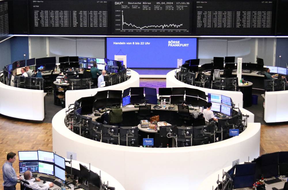 انخفضت المؤشرات القياسية في جميع الاقتصادات الأوروبية الكبرى بأكثر من 1 % لكل منها. "رويترز"