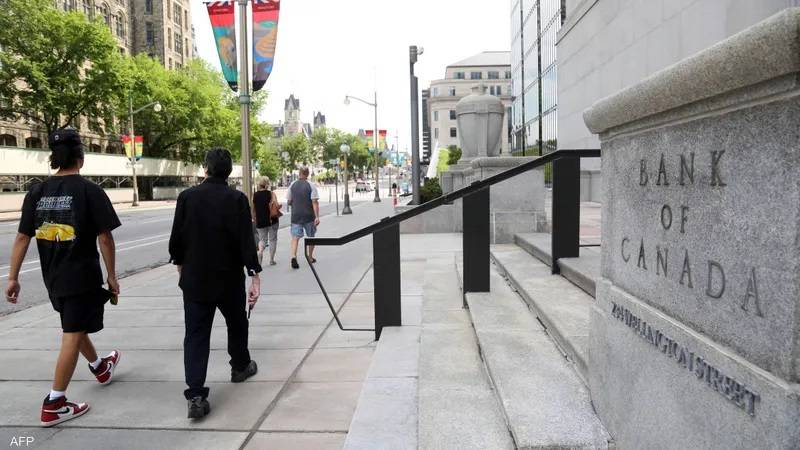 بنك كندا أصدر هذا الأسبوع أحدث استطلاعاته حول معنويات الأعمال والمستهلكين. الفرنسية