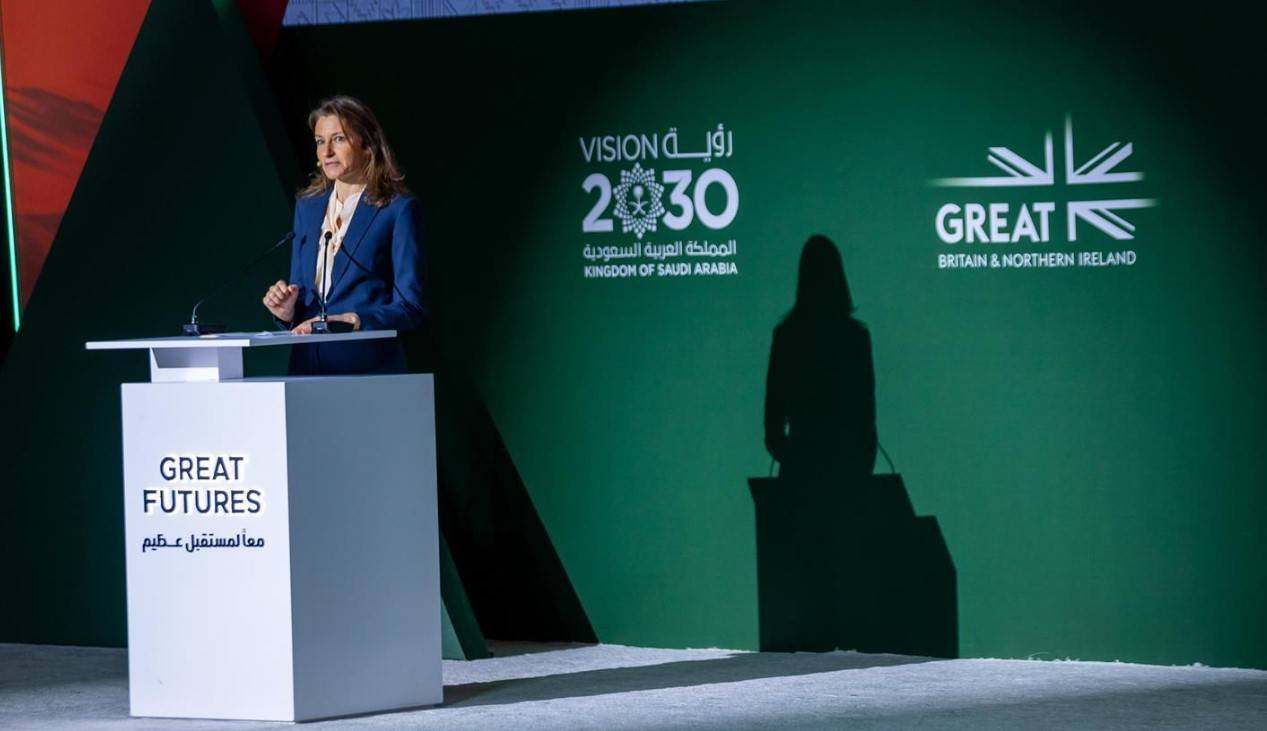 وزيرة الثقافة والإعلام والرياضة البريطانية لوسي فريزر خلال  مشاركتها اليوم في فعاليات مؤتمر "Great Futures" المقام بمركز الملك عبدالله المالي في الرياض . "واس"