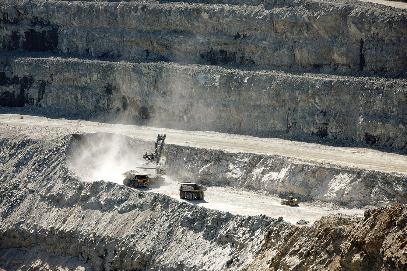 نظام الاستثمار التعديني ولائحته التنفيذية حدد 6 أنواع من الرخص التعدينية.