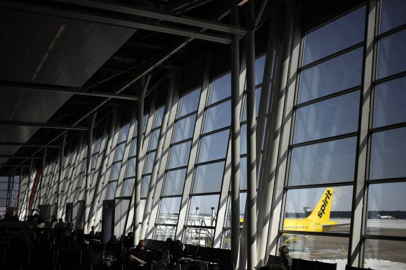أزالت شركة "سبيرت" رسوم تغيير الحجوزات أو إلغائها وزادت الوزن المسموح به للأمتعة. "بلومبرغ"