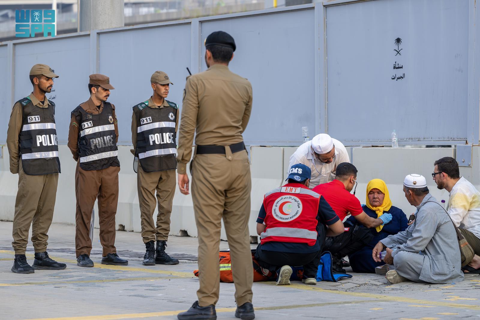 الحجاج يفدون إلى منى لقضاء يوم التروية