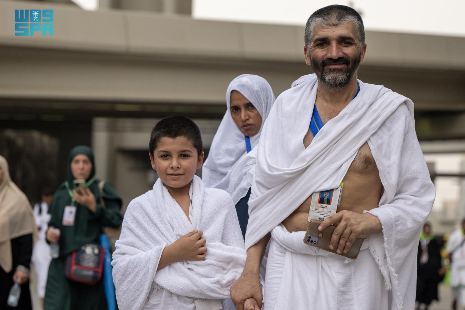 الحجاج يفدون إلى منى لقضاء يوم التروية