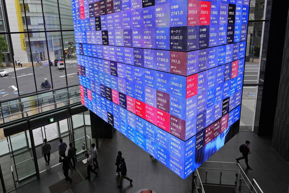 مؤشر نيكاي الياباني يتراجع 1.8 % وقطاع السيارات من بين الأسوأ أداء