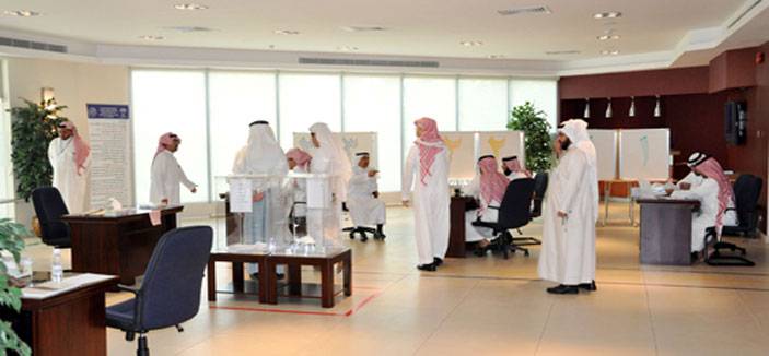 يمنح النظام الجديد التقاعد بعمر 55 سنه ميلادية إذا كانت مدد الاشتراك 360 شهرا.