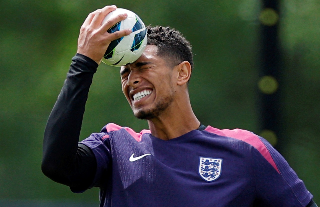 «يويفا» يوقف ديميرال مباراتين ويغرم بلينجهام 30 ألف يورو