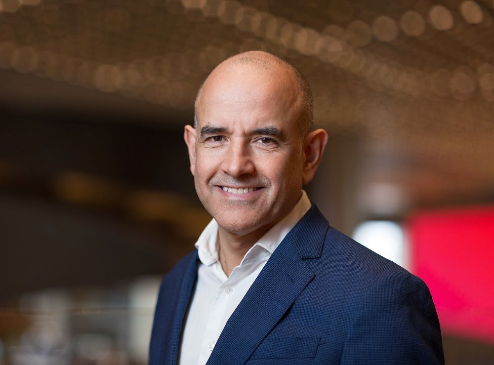 كونستانتين كوتزياس، مدير القسم الأوروبي في مجموعة بلومبرغ إل.بي