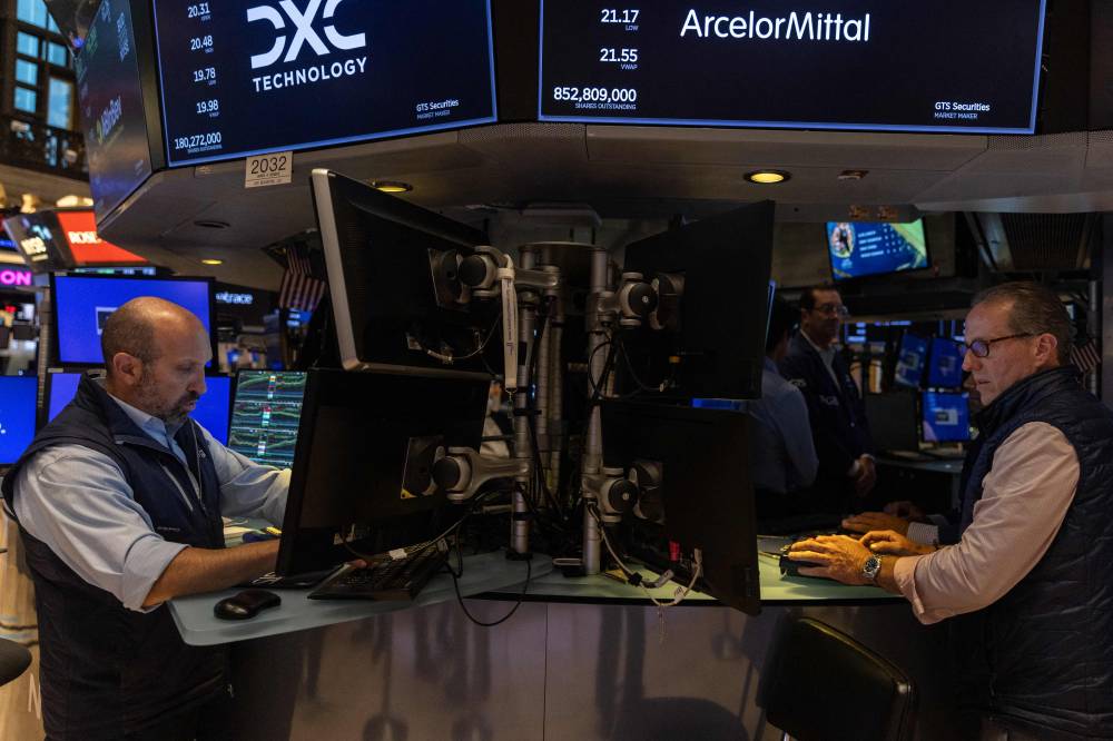 هبط مؤشر داو جونز الصناعي 272.6 نقطة أو 0.68 % عند الفتح إلى 40075.33 نقطة. "الفرنسية"