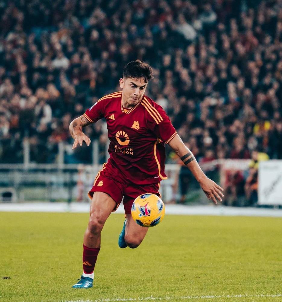 ديبالا يودع نادي روما الإيطالي تحضيرا للانتقال إلى نادي القادسية.