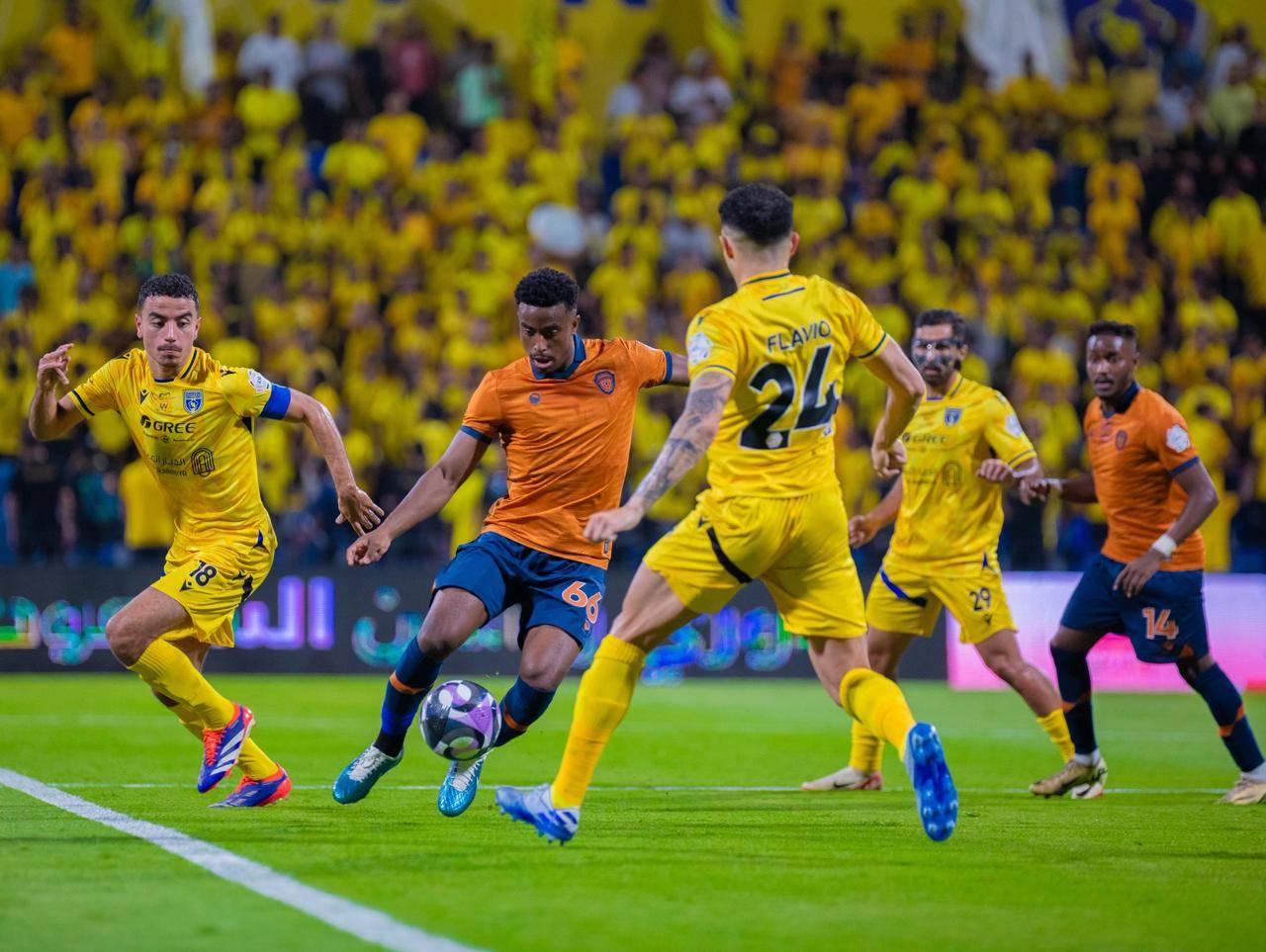 دوري المليار دولار ينطلق .. القيمة السوقية لـ "روشن" ترتفع 213 % خلال عامين