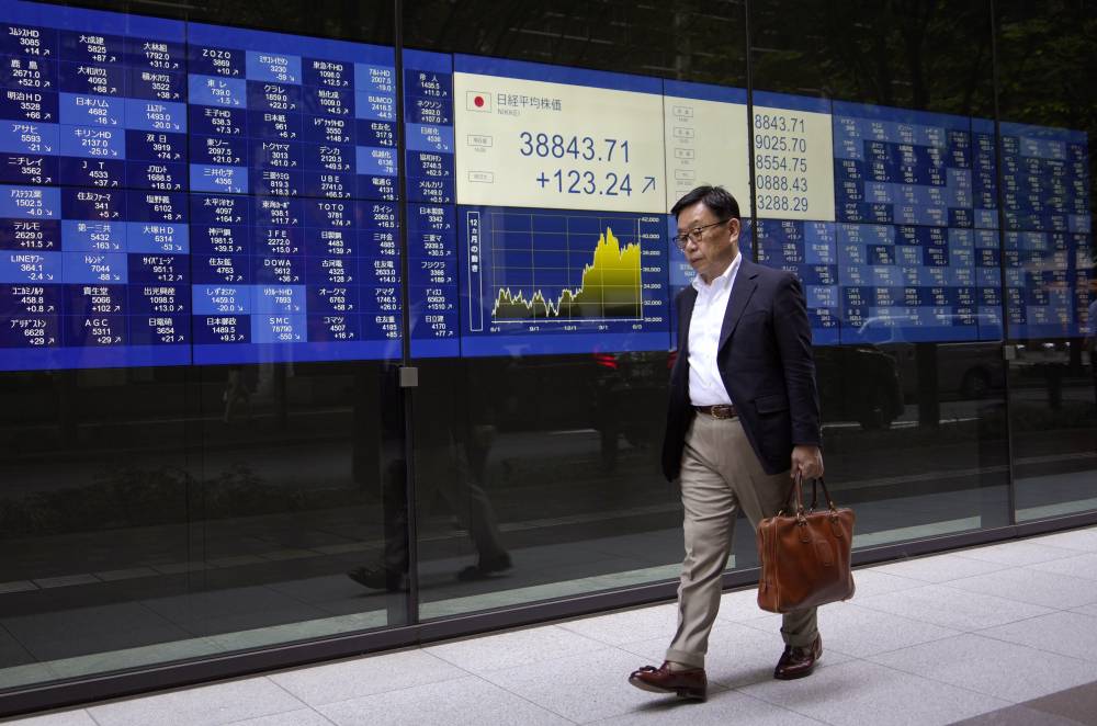 انخفض مؤشر نيكاي إلى أدنى مستوياته في 7 أشهر اليوم الاثنين. "إ.ب.أ"