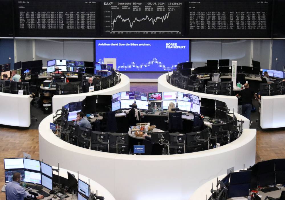 تراجع المؤشر داكس الألماني 0.5 % بعد أن كشفت بيانات انخفاض الناتج الصناعي في البلاد 2.4 % في يوليو. "رويترز"