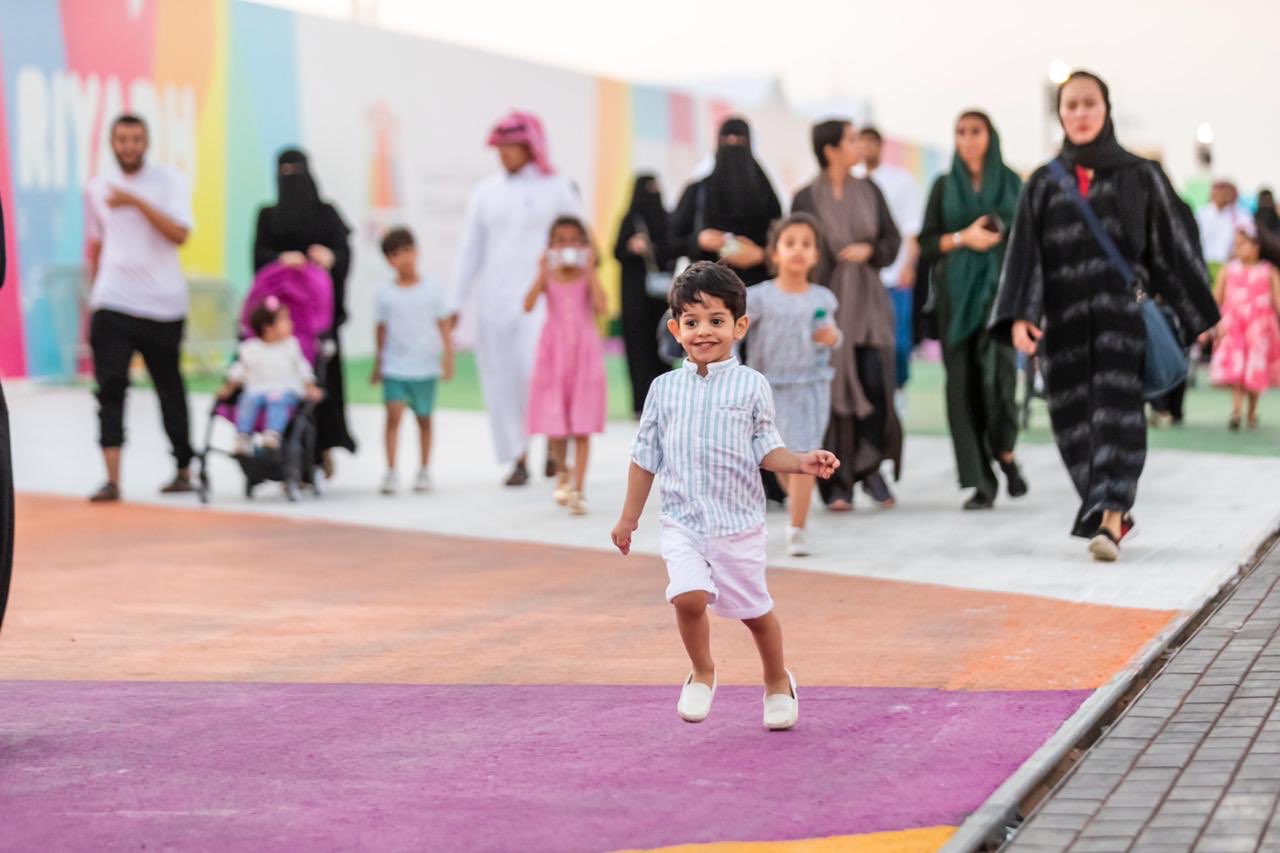 تهدف المبادرة إلى تسليط الضوء على حياة المقيمين ومساهمتهم في اقتصاد المملكة.