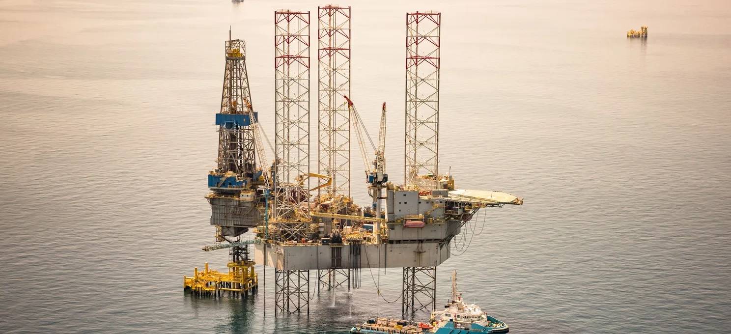 اندلاع حرب شاملة يهدد 12 مليون برميل من النفط يوميا. المصدر: رويترز