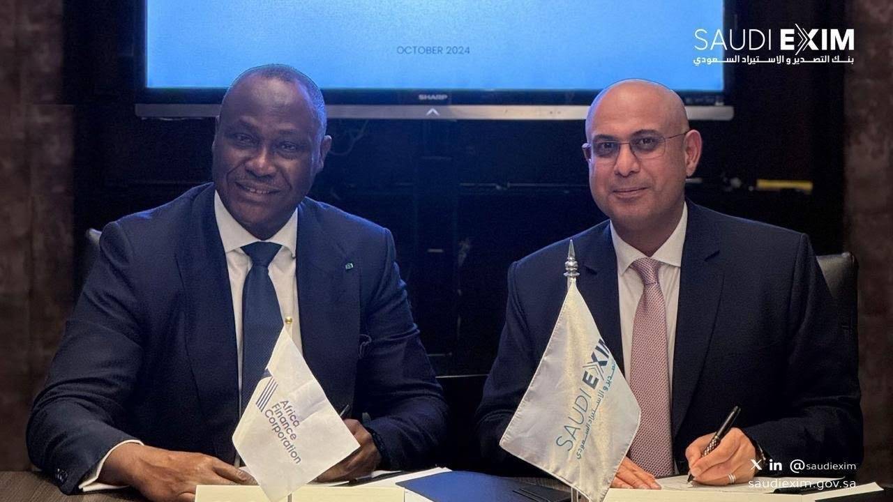 تلميذة تخترع رموزا تعبيرية للأطفال ذوي النظارات