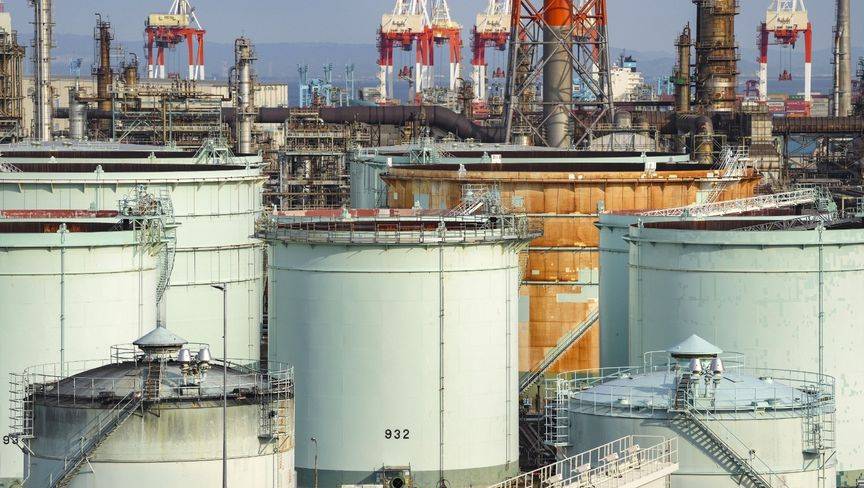 صهاريج تخزين النفط في منطقة كيهين الصناعية في يوكوهاما. "بلومبرغ"