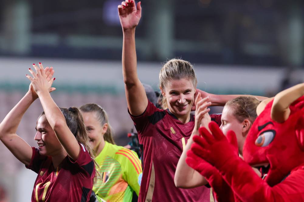 epa11691315 Jill Janssens and Justine Vanhaevermaet of Belgium celebrate winning the UEFA Women's European Qualifiers 2025 match between Belgium and Greece in Leuven, Belgium, 29 October 2024. EPA/OLIVIER MATTHYS