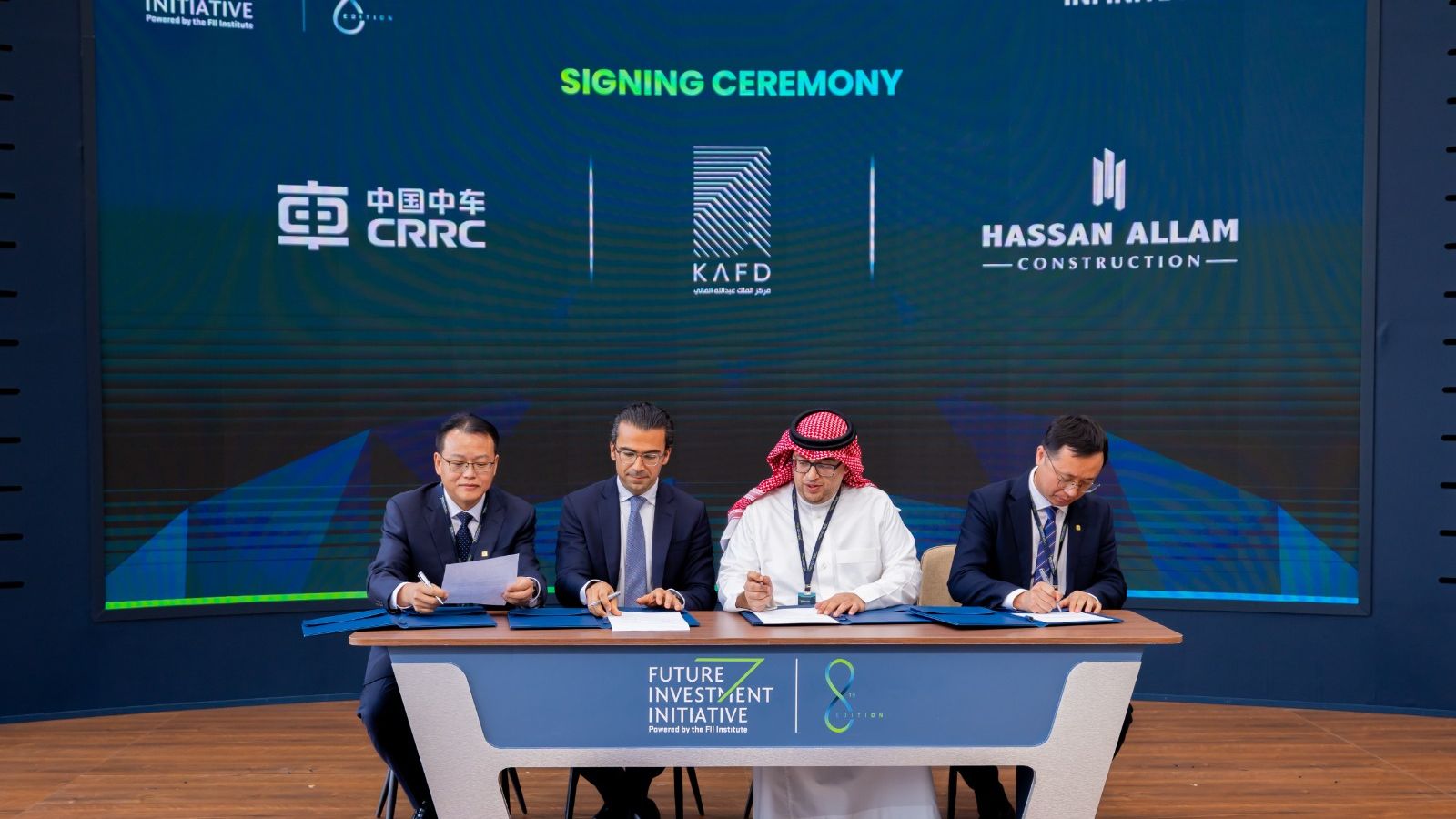 "كافد" توقع مشروع قطار كهربائي دون سائق بـ 6 مسارات مرتبط بمترو الرياض