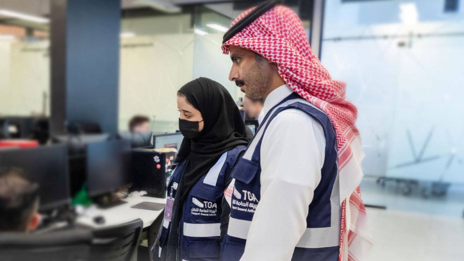 السعودية توقف 3 تطبيقات مخالفة لتوصيل الطلبات ونقل الركاب