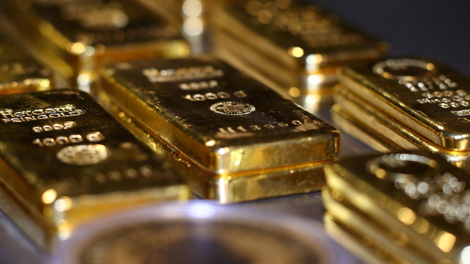 الذهب يتراجع لأدنى مستوى في 8 أسابيع وسط ارتفاع الدولار والعوائد