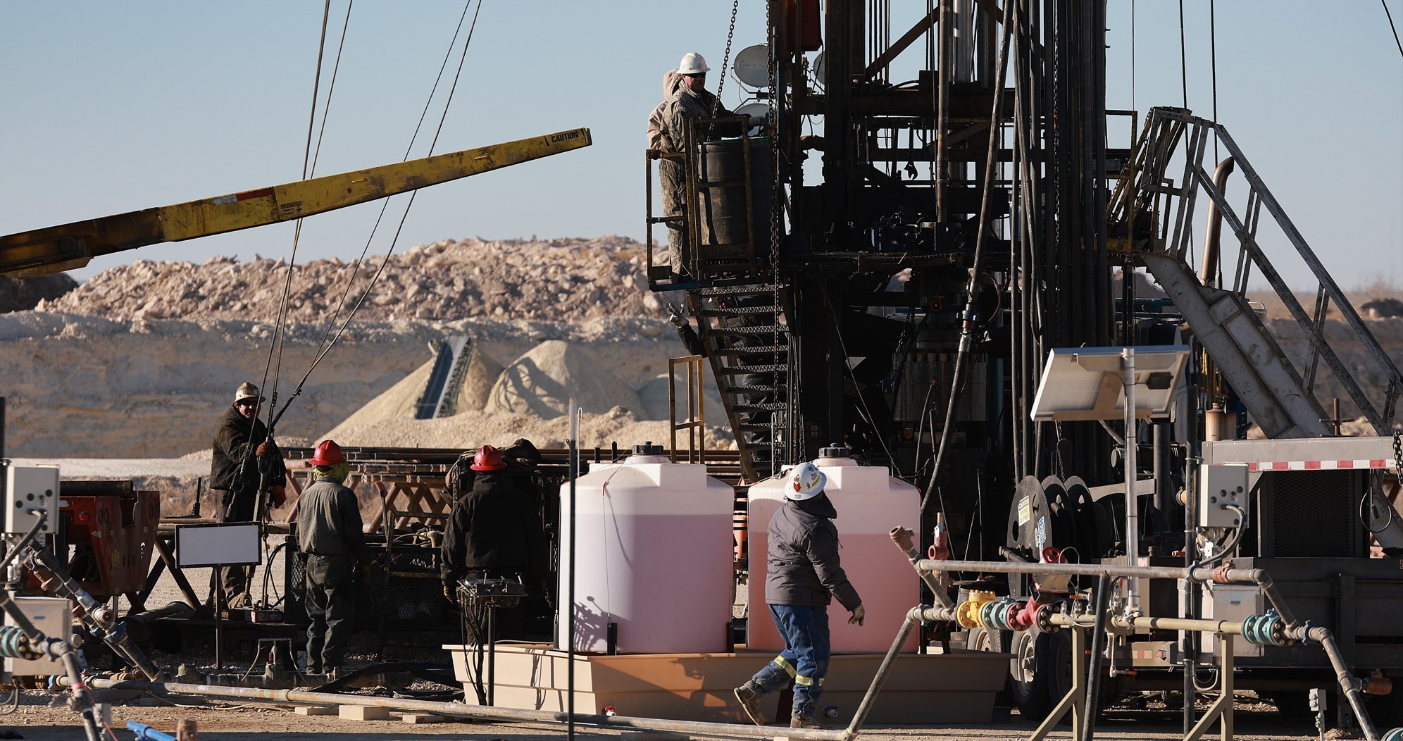 تأرجحت أسعار النفط بين المكاسب والخسائر الأسبوعية منذ منتصف أكتوبر. "الفرنسية"