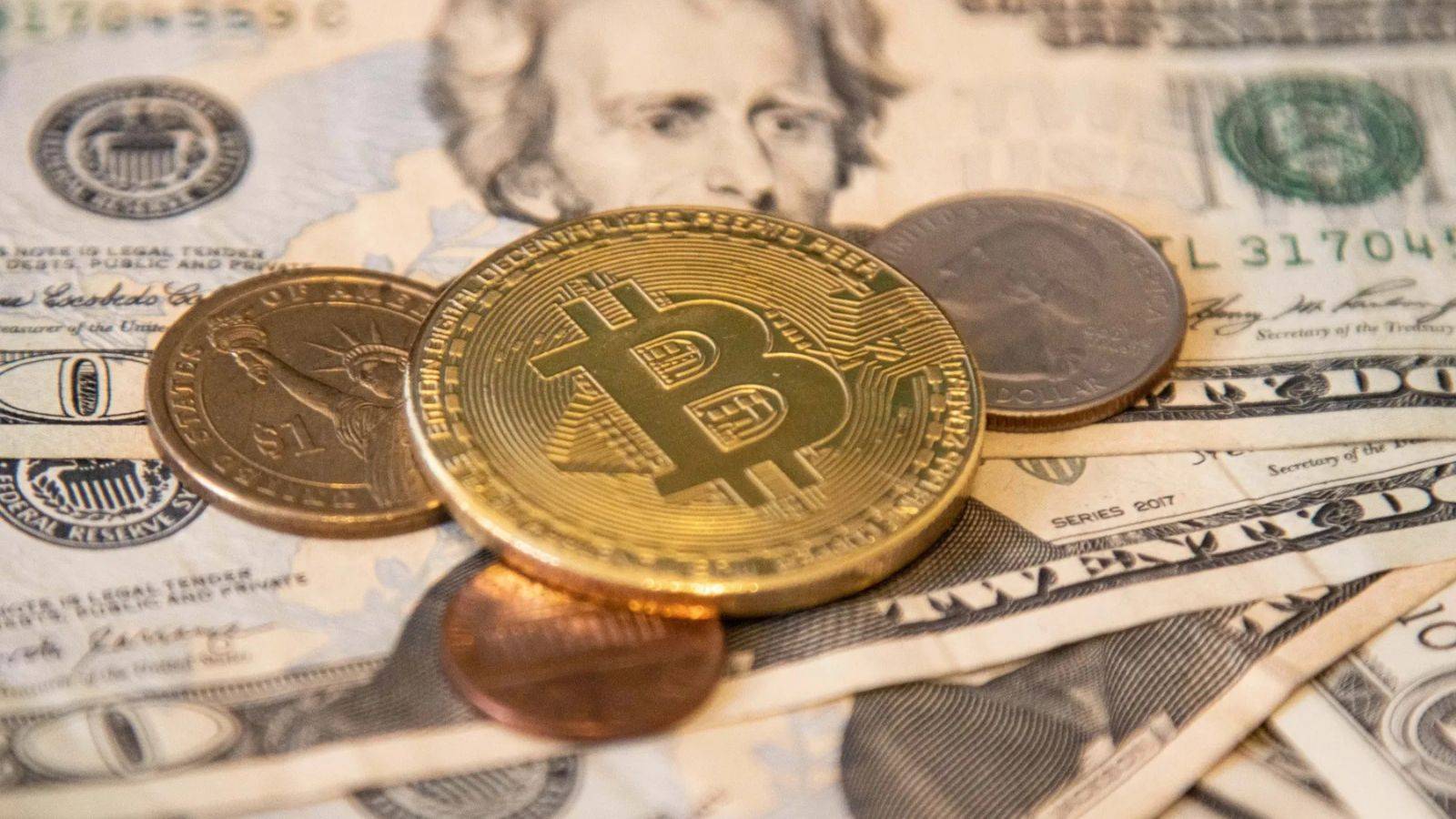 "بيتكوين" تسجل رقما قياسيا يفوق الـ 75 ألف دولار بدعم توقعات فوز ترمب