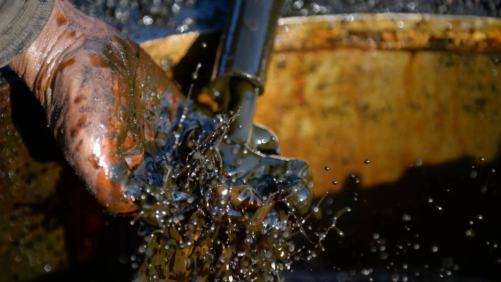 برنت يعاود الارتفاع فوق 75 دولارا مع ترقب المستثمرين تداعيات الانتخابات الأمريكية