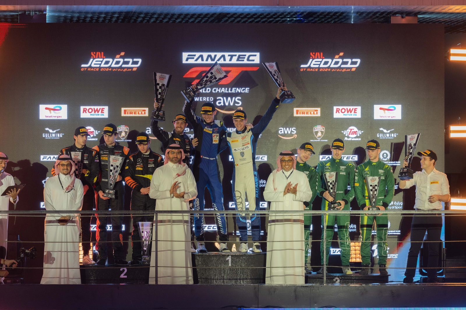 تتويج الفائزين بسباقات سال جدة جي تي .. فريق "مان فلتر مرسيدس إيه أم جي" يتصدر