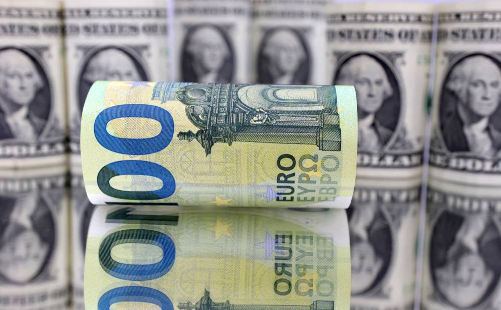 سجلت العملة الأوروبية استقرارًا عند 1.0555 دولار أمام الدولار. "رويترز"