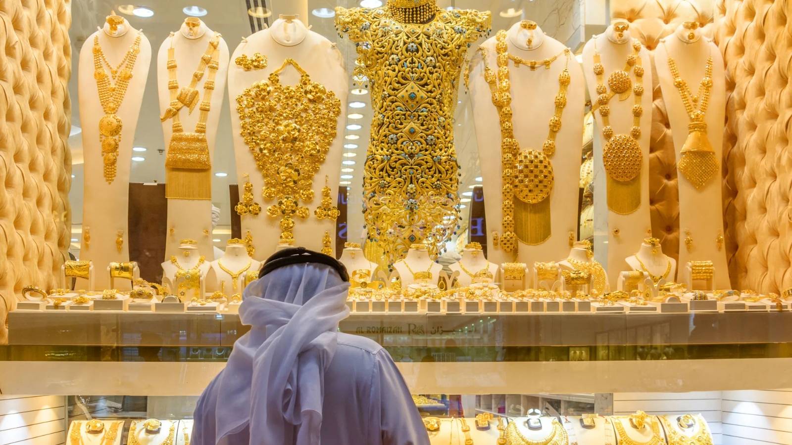 يتم استثمارو الذهب بتفاؤلهم في عام 2025 وهذا هو السعر المتوقع