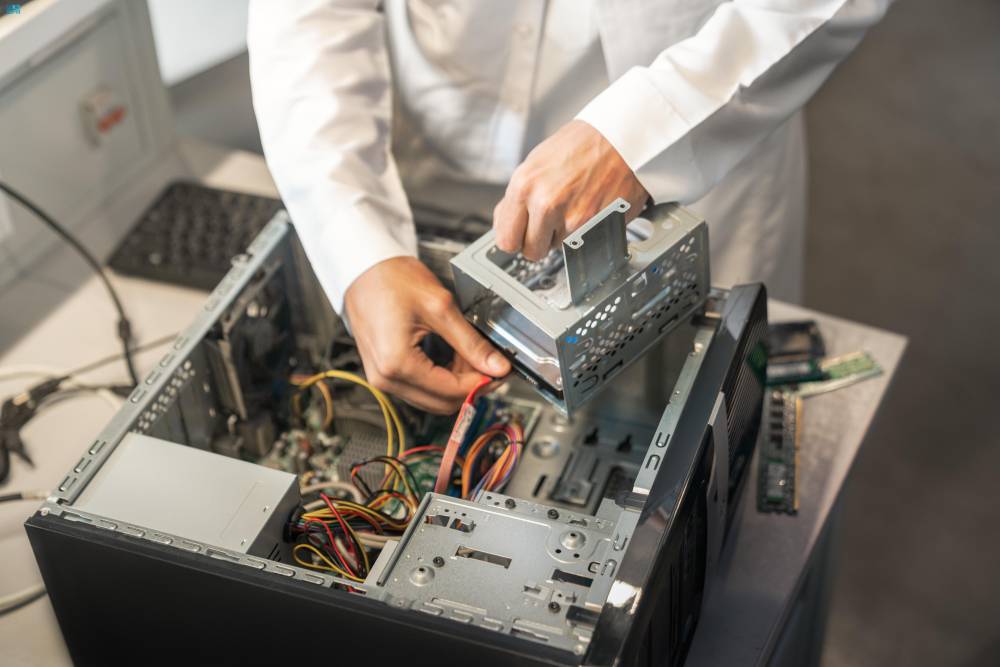 "النفايات الإلكترونية".. عوائد اقتصادية وفوائد اجتماعية