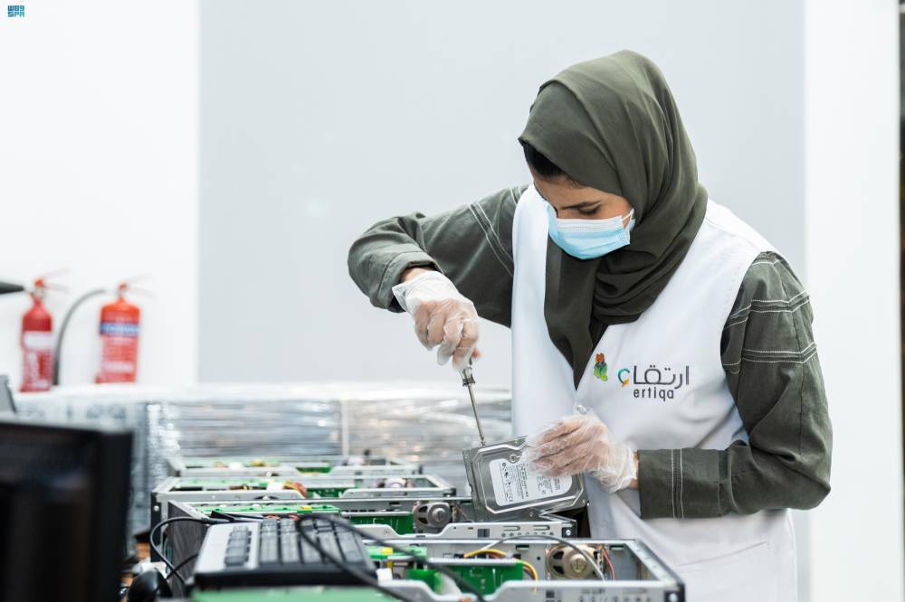 "النفايات الإلكترونية".. عوائد اقتصادية وفوائد اجتماعية