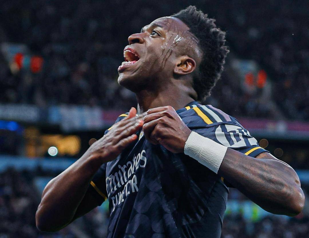 15 دقيقة تجذب فينيسيوس للعرض السعودي .. مليار يورو وسفيرا لكأس العالم 2034