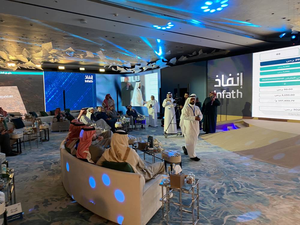 أول مزاد لأراضي شمال الرياض بعد رفع الإيقاف .. بيع أرضين بـ 710 ملايين ريال