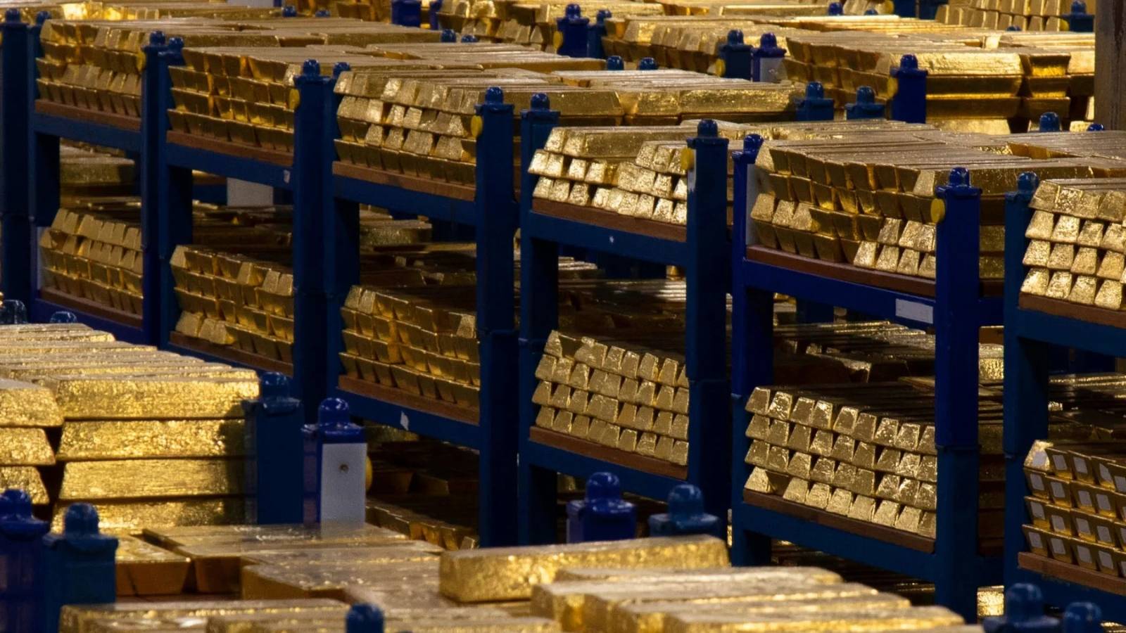 ولي العهد يغادر إلى إندونيسيا لترؤس وفد السعودية في قمة العشرين 