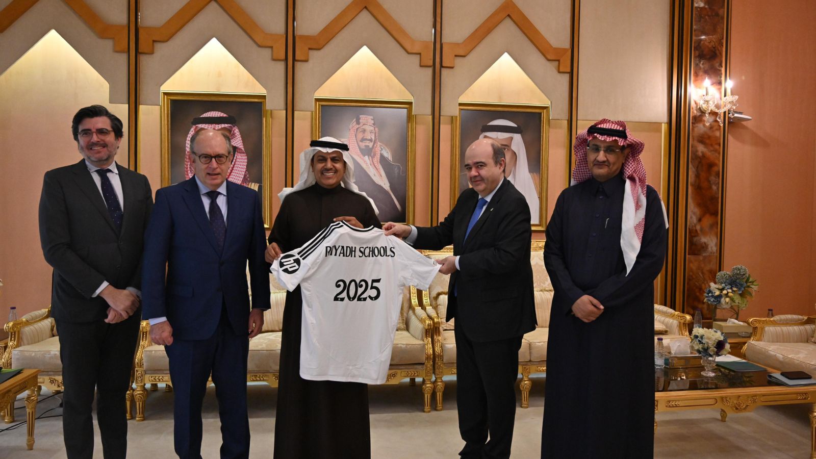 مدارس الرياض ومؤسسة ريال مدريد يوقعان اتفاقية في مجال التعليم والرياضة