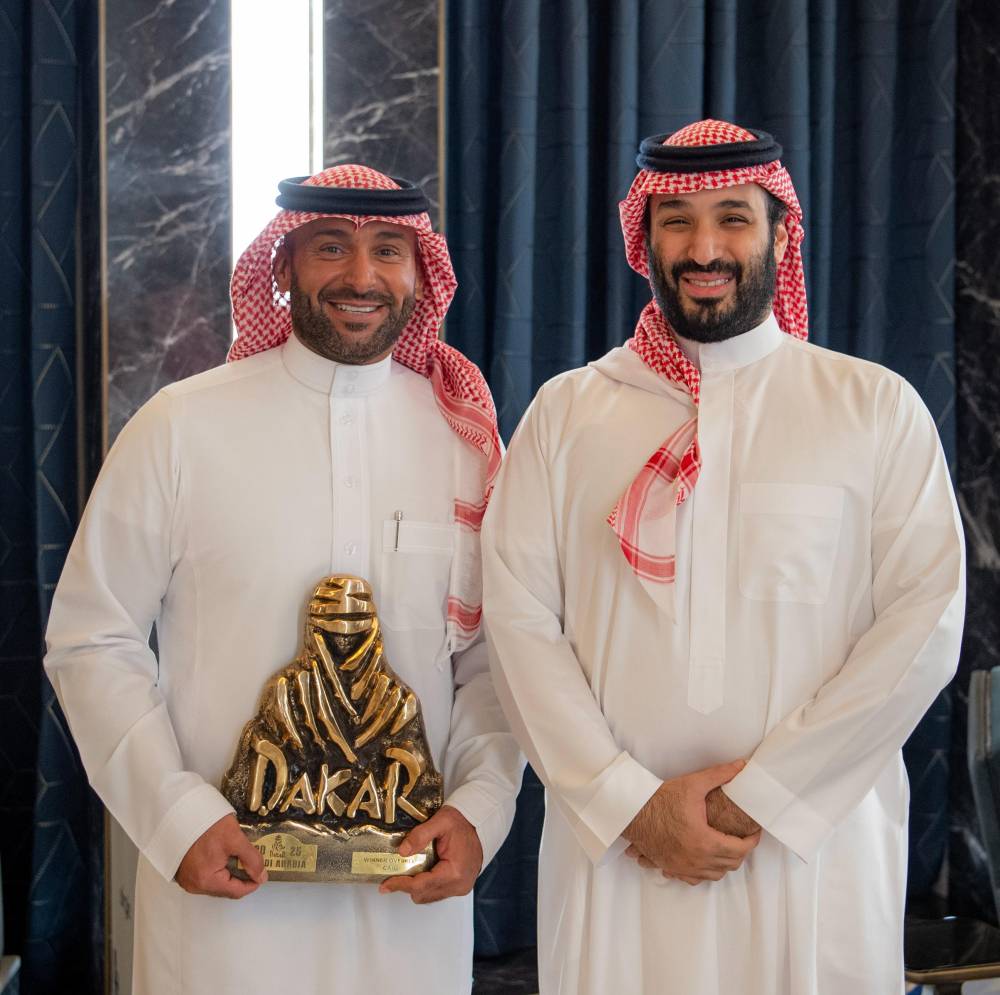 ولي العهد يستقبل يزيد الراجحي لتحقيقه لقب رالي داكار السعودية 2025
