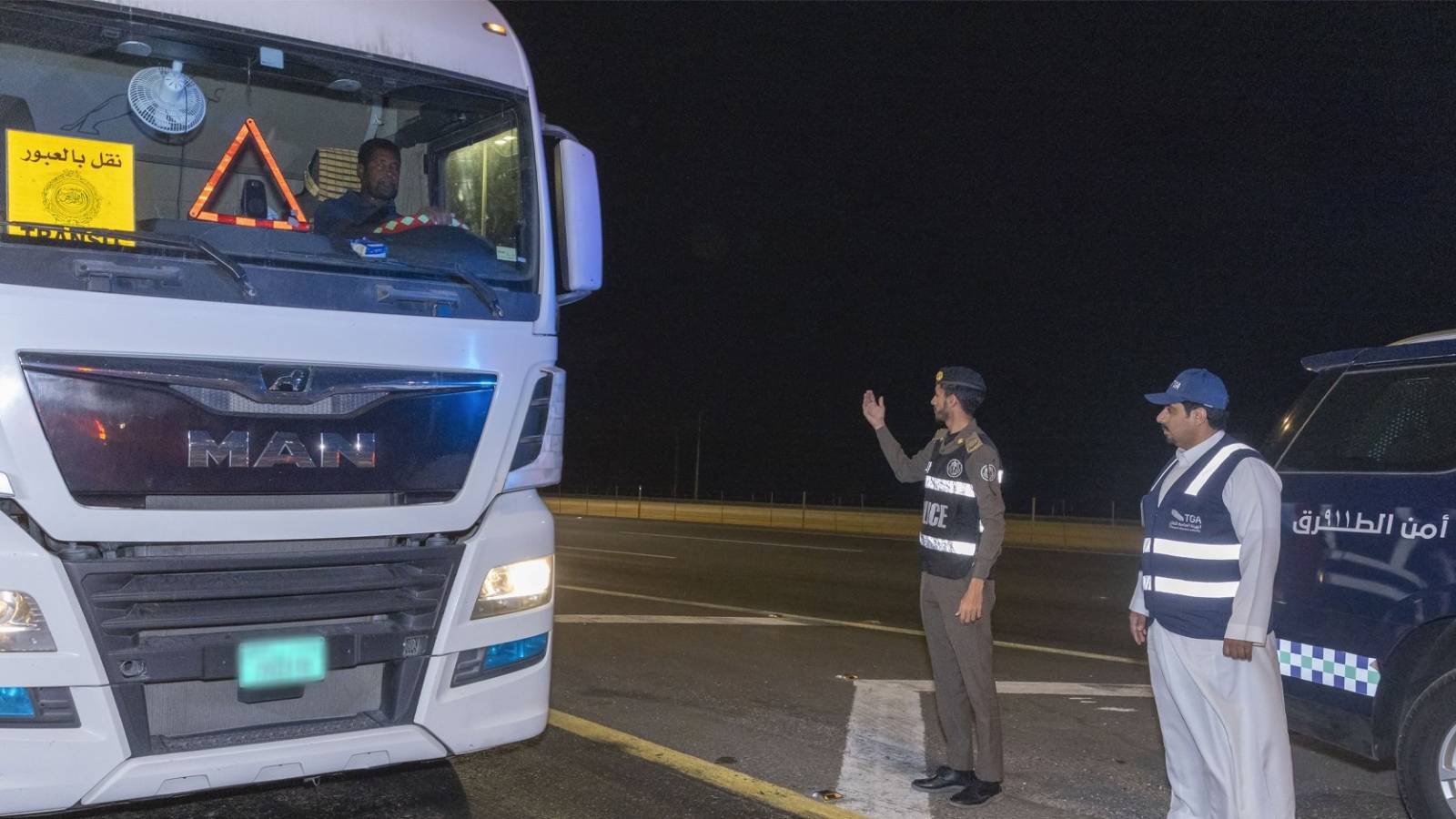 حجز 5 شاحنات أجنبية تنقل البضائع داخل السعودية لمخالفتها الأنظمة