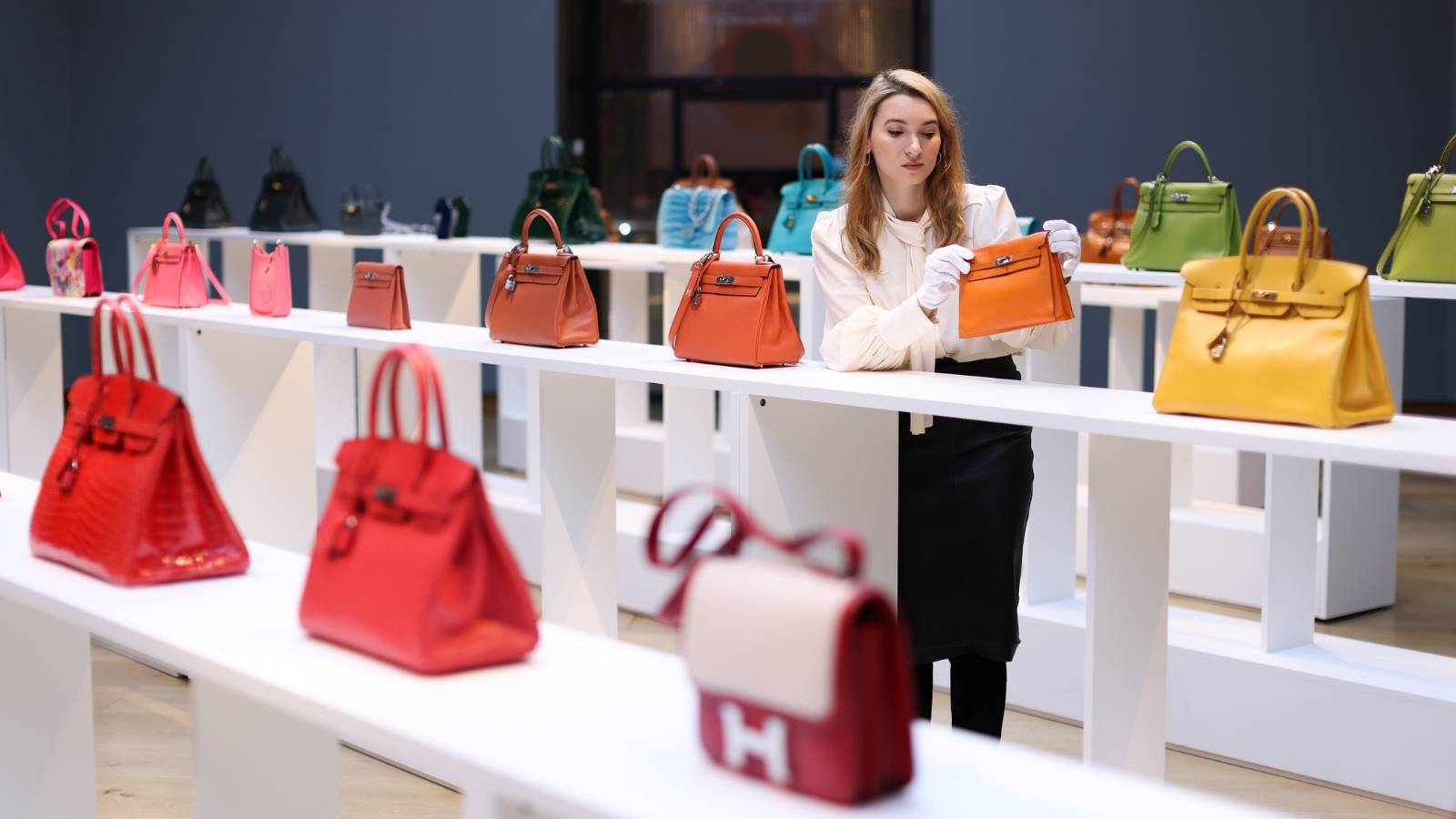 حقيبة اليد .. حين تصبح الأناقة عالما فريدا للاستثمار