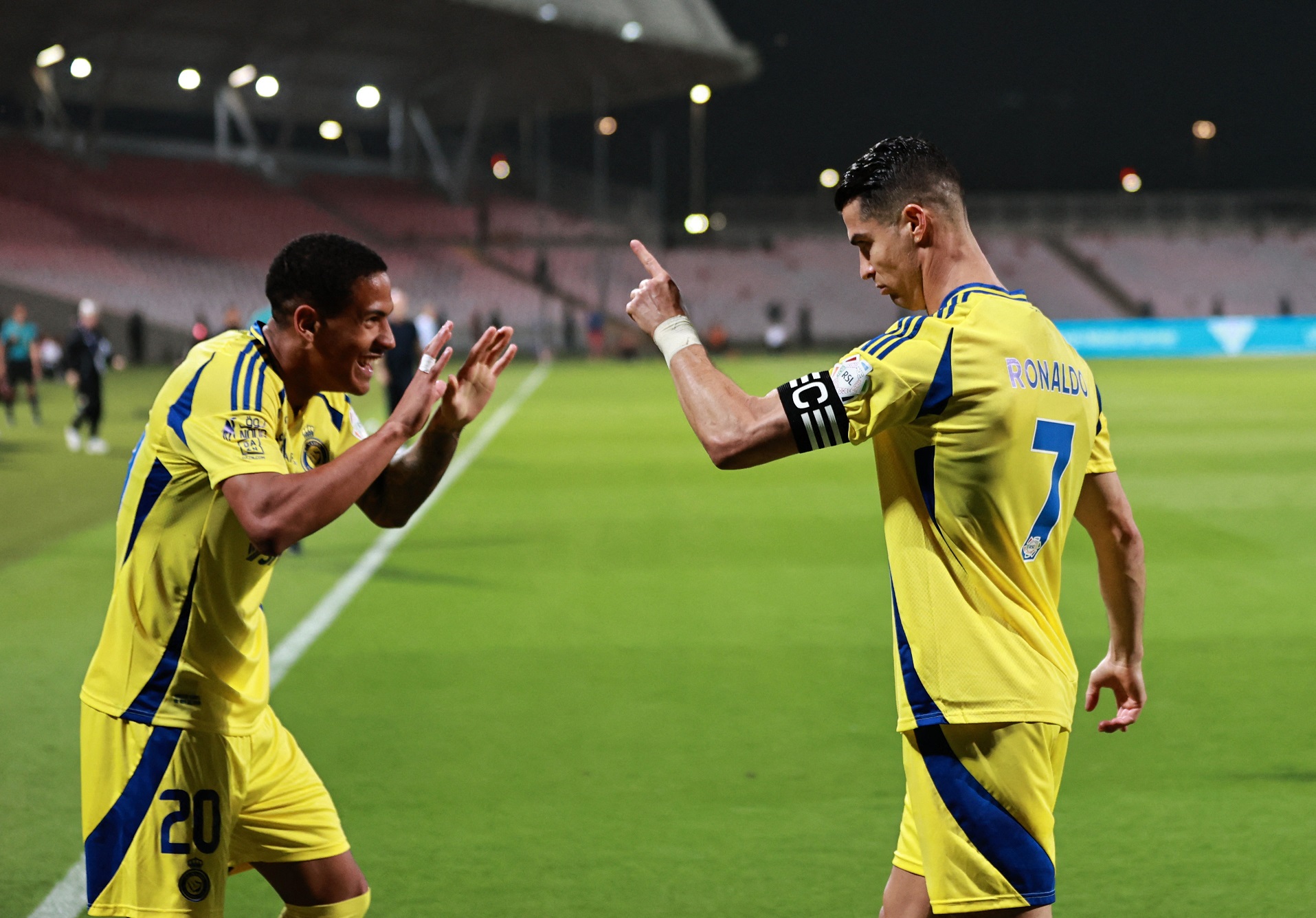 تذاكر الاستقلال والنصر الأغلى سعرا في الملاعب الإيرانية .. التذكرة بـ 2.5 مليون تومان