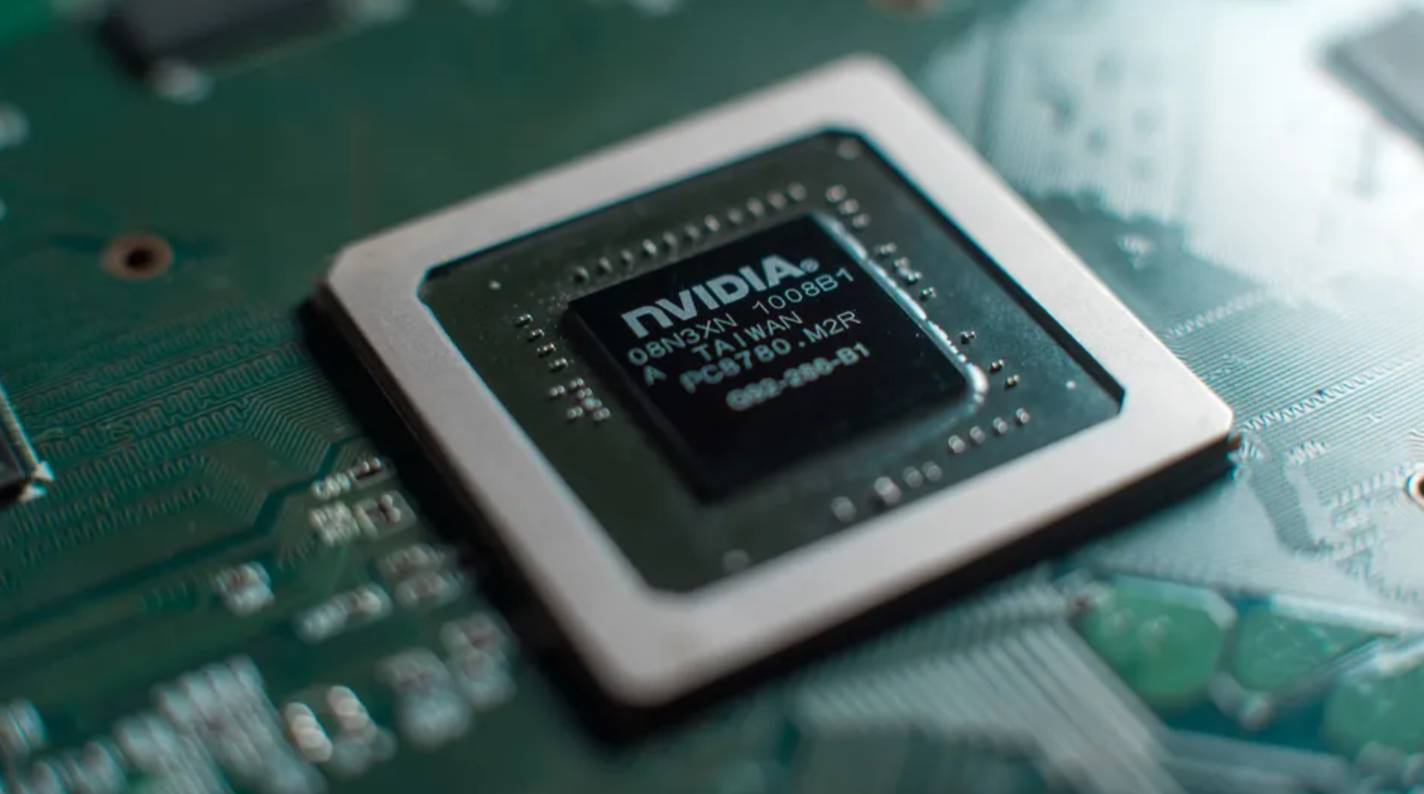 ماليزيا تشدد ضوابط تصدير شرائح إنفيديا لمنع وصولها إلى الصين