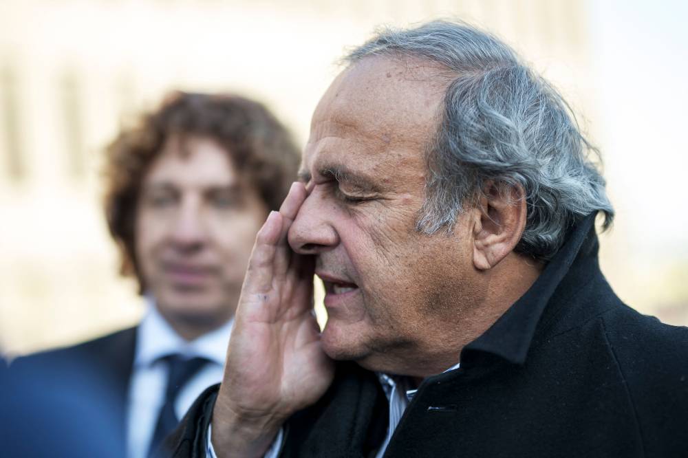 متهمان بدفع مليوني فرنك .. بلاتر وبلاتيني يترقبان مصيرهما في قضية الفساد